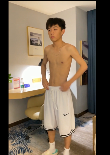 花钱玩鮮肉薄肌学生