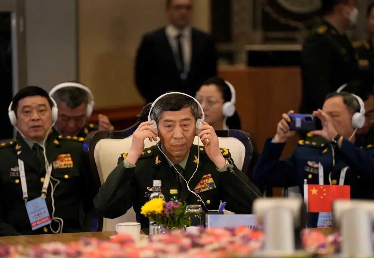 Fost miniștri chinezi ai Apărării, condamnați la închisoare pe viață pentru corupție