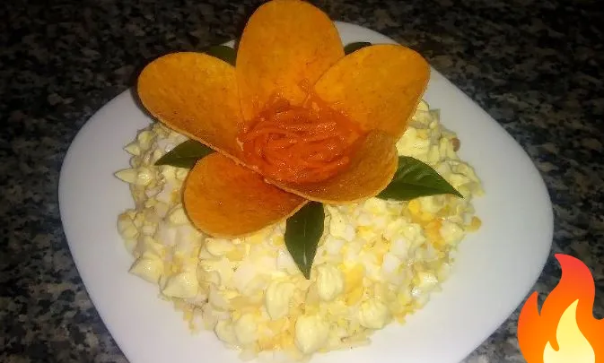 Постер Салат "Орхидея" с чипсами и корейской морковкой