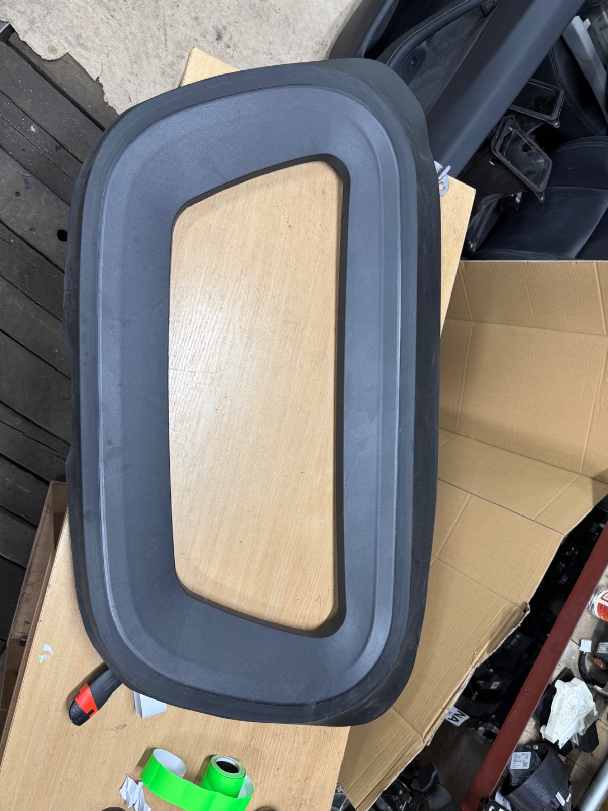 Уплотнитель переднего багажника  Tesla Model Y 2022