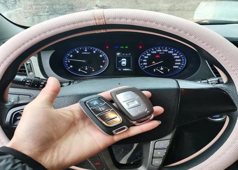 汽车开锁服务 - 专业秒开面包车、小货车、高/中/低档小轿车