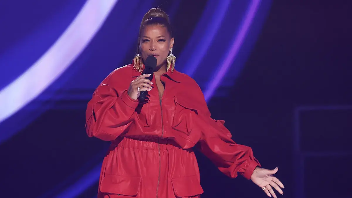 Regina Latifah energizează 2026 AMAs mulțime
