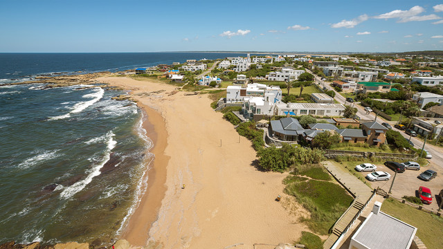 Scenic aerial view of Uruguay’s east coast showcasing pristine beaches, upscale seaside homes, and natural beauty that attract international property buyers in 2025