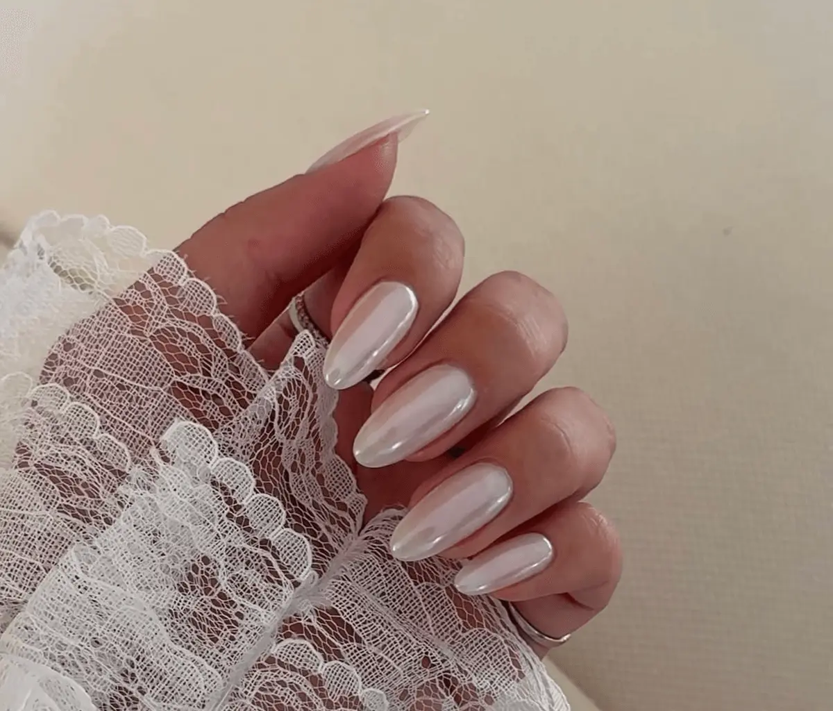 White Chrome Nails: The Must-Have Summer Manicure for a Chic Look