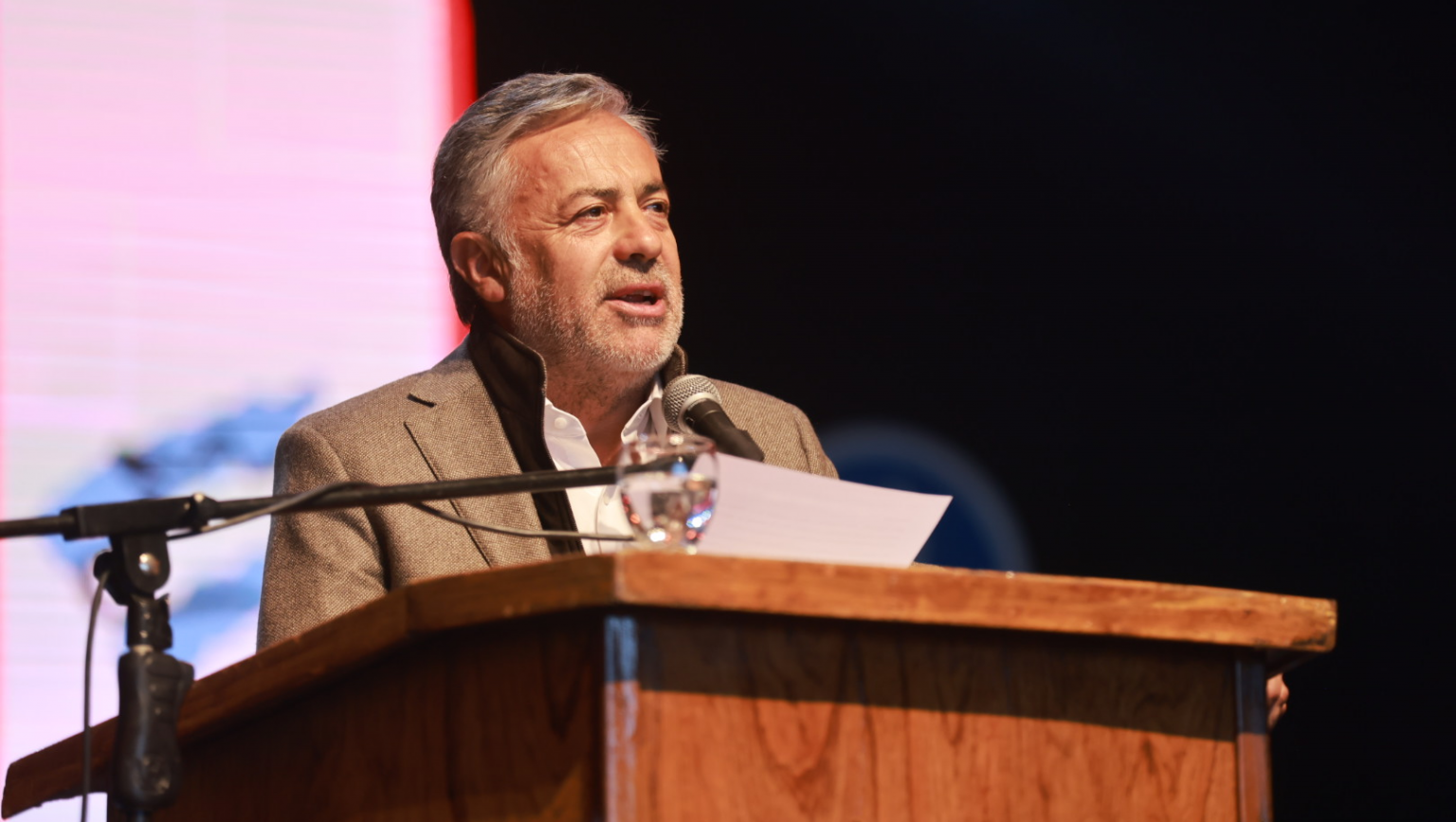 Mendoza- El Gobernador anunció una batería de medidas para impulsar al sector ganadero