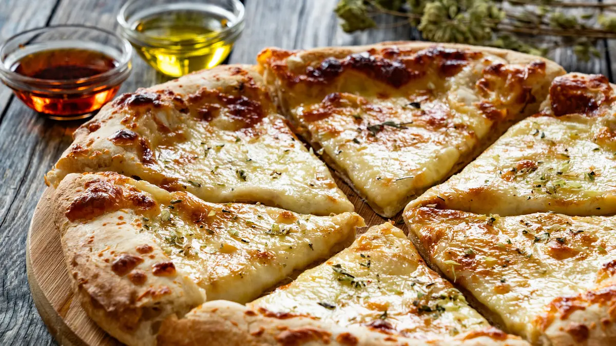 Achieve Crispier Frozen Pizza with Simple Foil Method