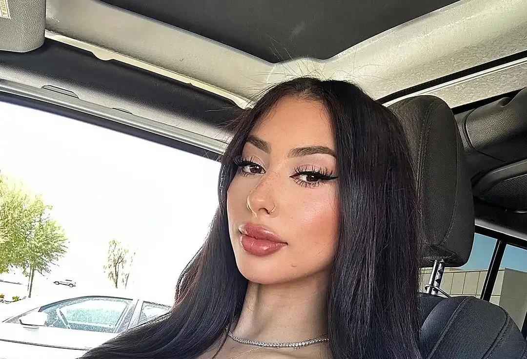 Maria Agredano Wallpapers Insta FIt Bio (12)