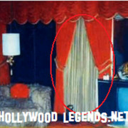 elvis bedroomwindow