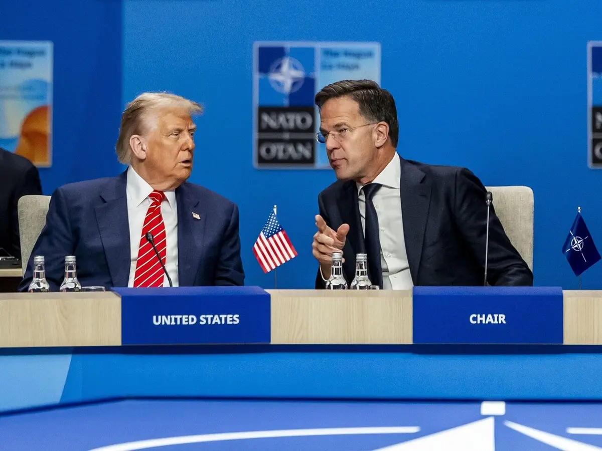 Șeful NATO îl laudă pe Trump pentru presiunile asupra aliaților NATO.