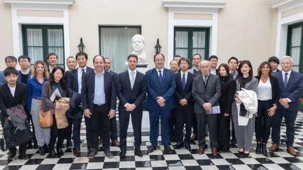 Juan Pablo Perea, ministro de Minería provincial, sostuvo una reunión con destacados empresarios japoneses en la Casa de San Juan en Buenos Aires.