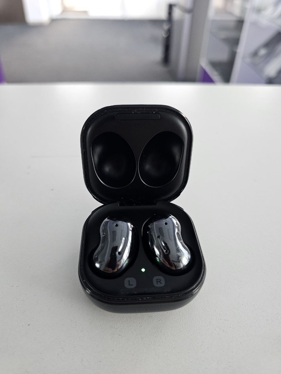 Скупка Наушники Samsung Galaxy Buds Live — компактные беспроводные вкладыши для музыки, фильмов и разговоров. в Астане