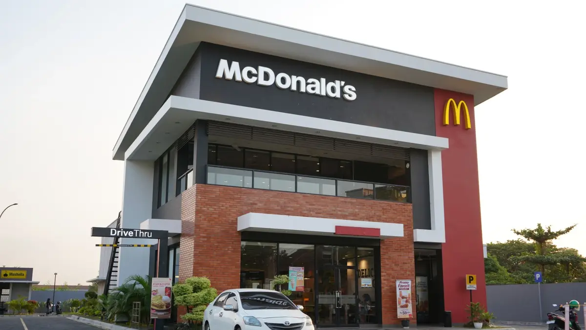 Părinții se ceartă pentru schimbarea mesei la McDonald's