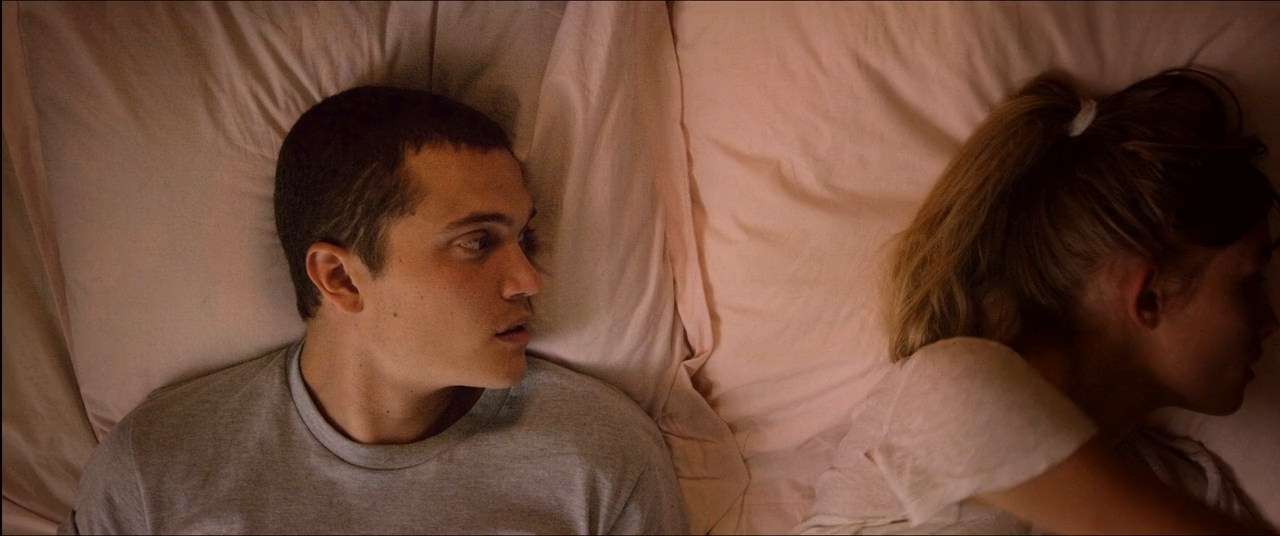 Love Movie Screenshot