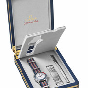 Commanders Watch box half open