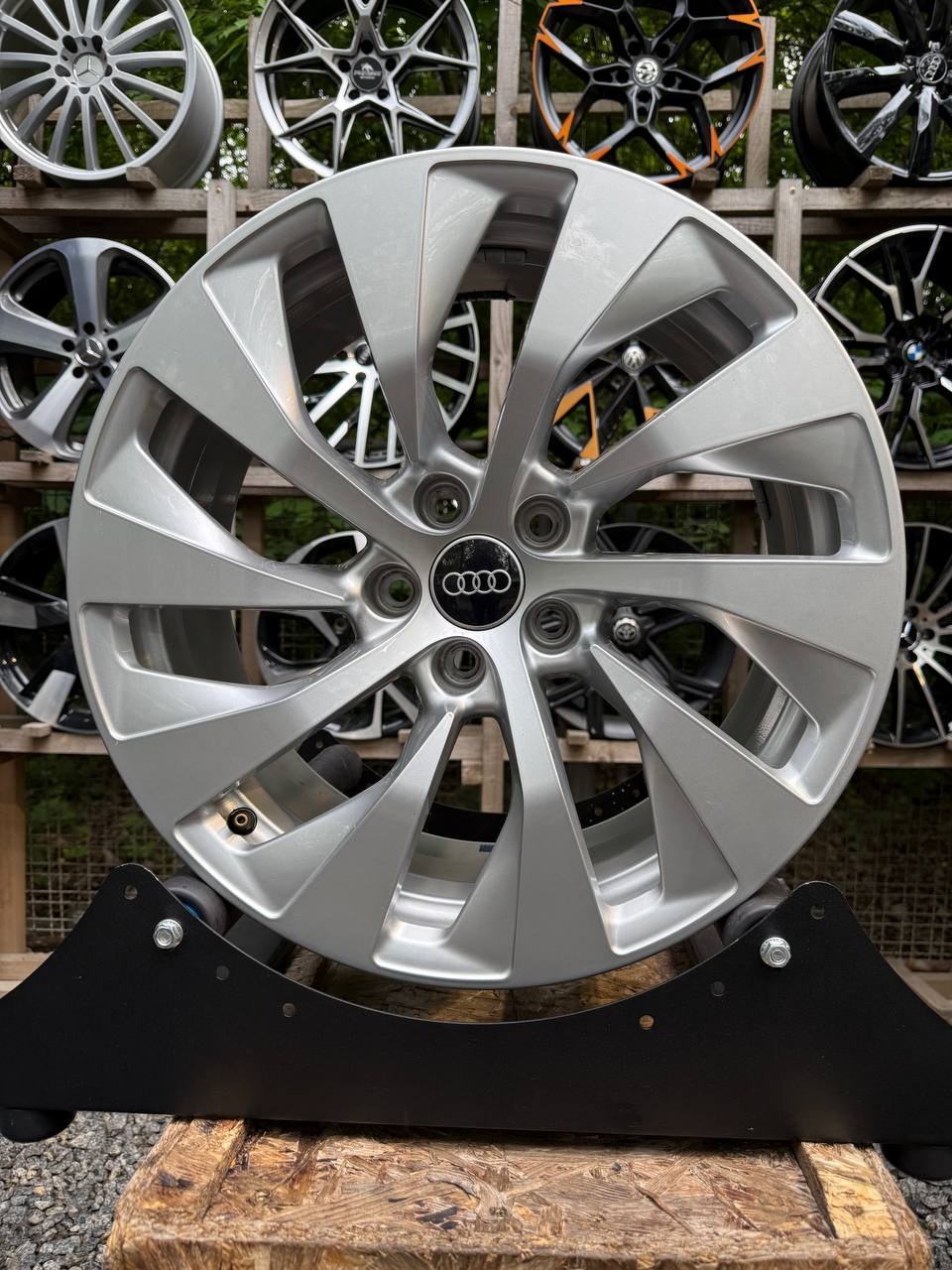 Диски Вживані | B4006 Диски 18" 5*112 8J ET26 DIA 66.6 Silver R18 5*112 — купити у Львові