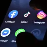 Adolescenții australieni ocolesc interdicția accesului la rețelele sociale, arată un studiu