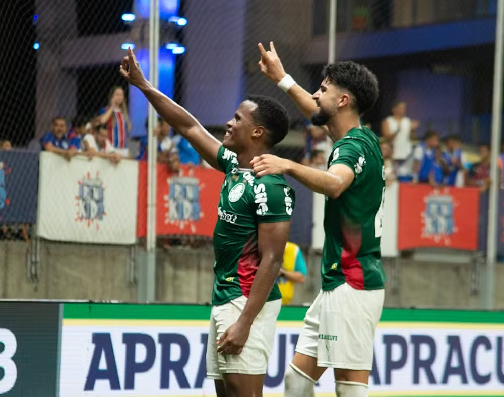 PC Oliveira diz que árbitro acertou em gol para o Palmeiras contra o Bahia: "Disputa de jogo"