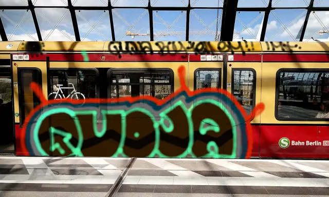 Graffiti artwork by Quiltoe