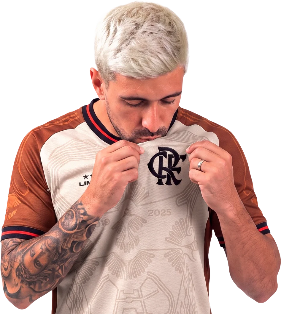 Atleta vestindo a camisa Urubu de Lima