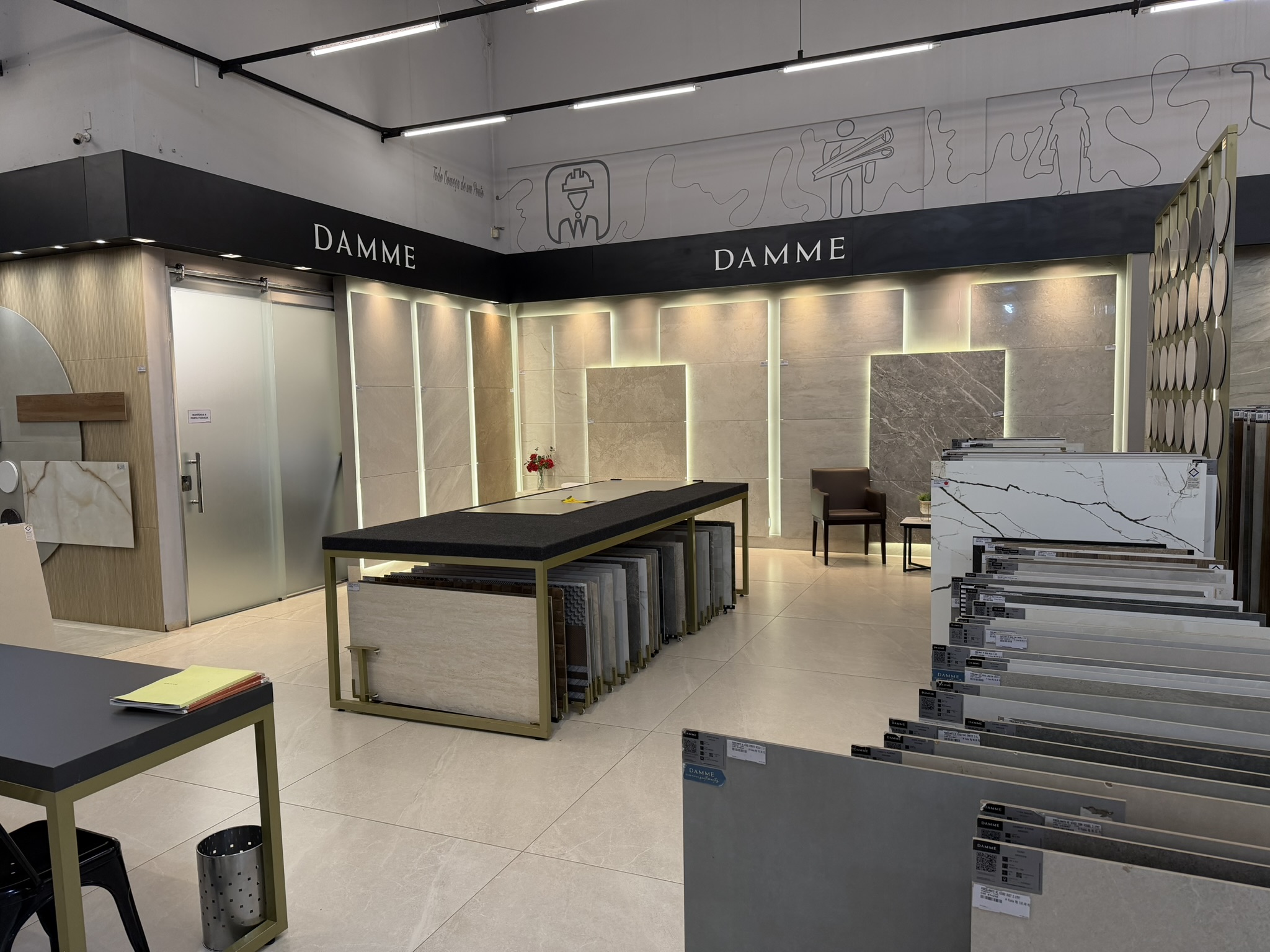 Showroom Damme