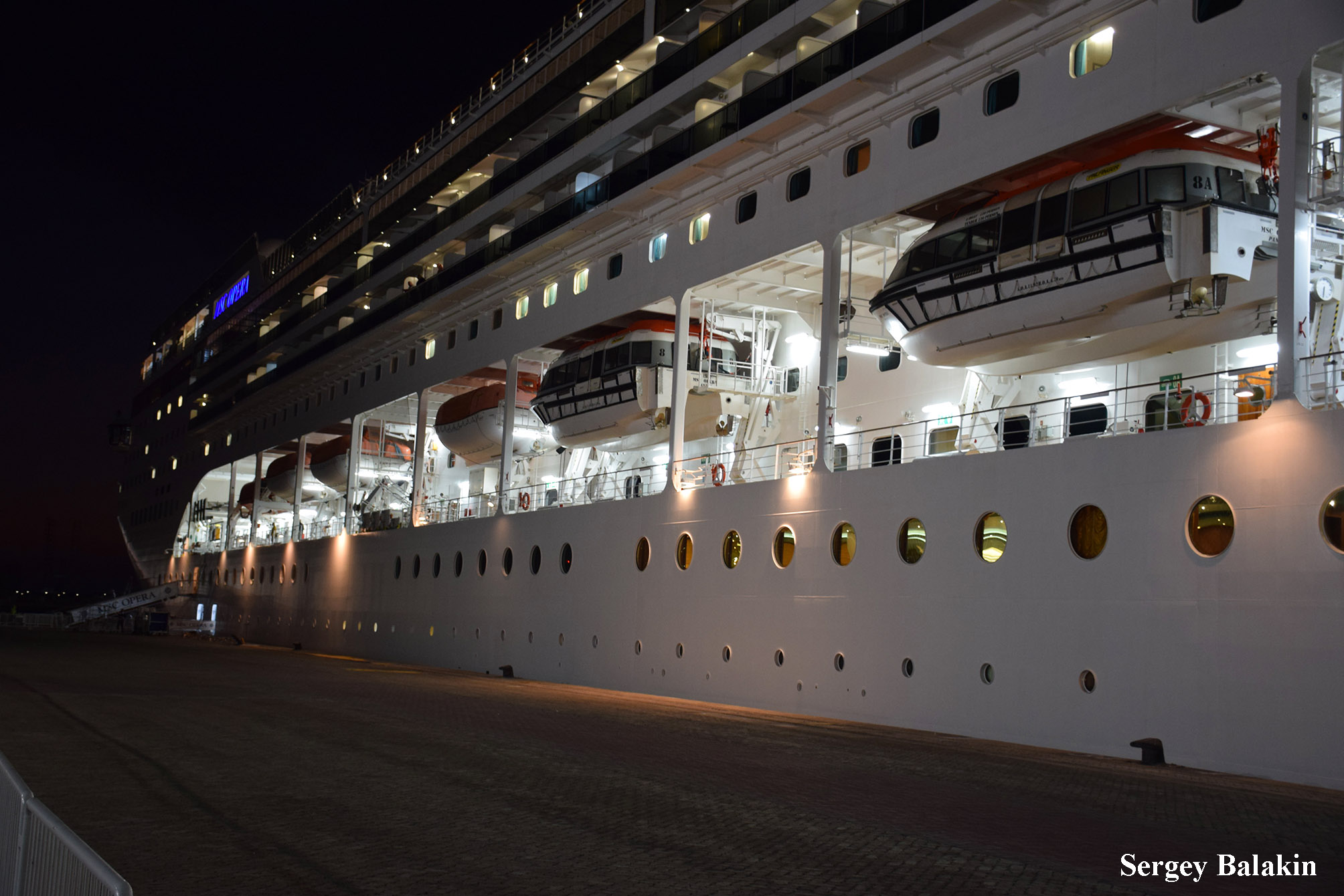лайнер msc дубай. Msc opera дубай. Msc opera дубай. круизный корабль "msc opera". круиз опера лайнер.