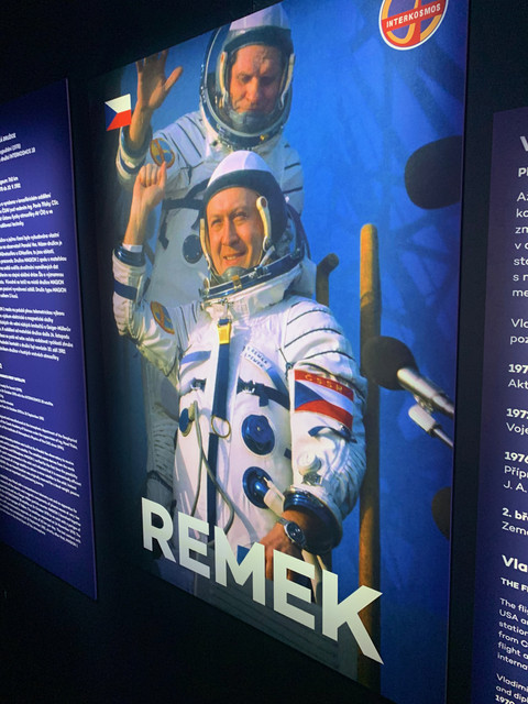 Une belle expo spatiale mais une étrangeté horlogère IMG-5927
