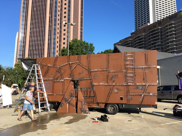 Dragon Con Sandcrawler final assembly