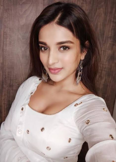 Apni bahno k sath girlfriend key bahno ko bi choda