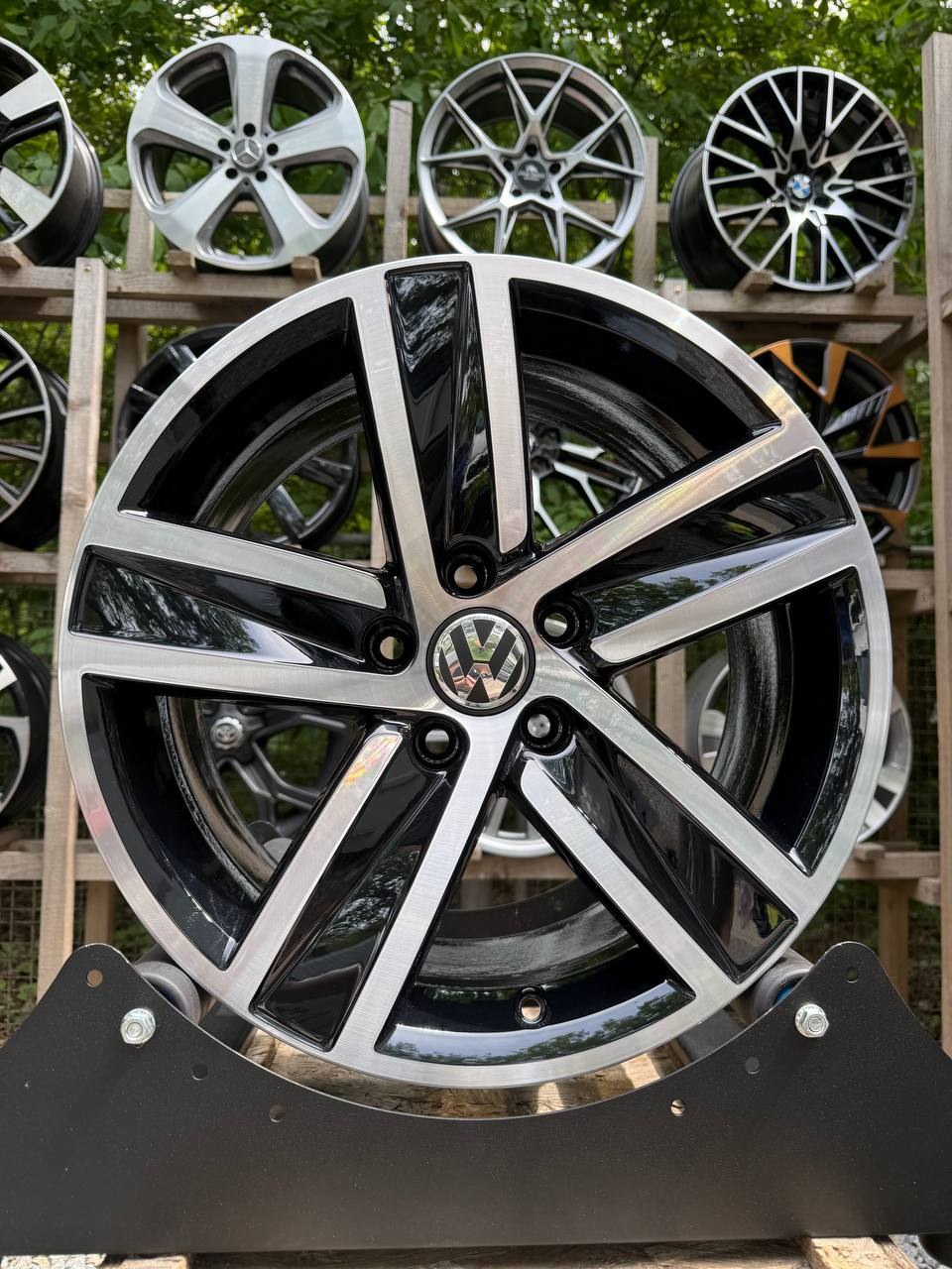 Диски Відновлені | N29 Диски 17" 5*112 8J ET41 DIA 57.1 Gloss Black Machined Face R17 5*112 — купити у Львові