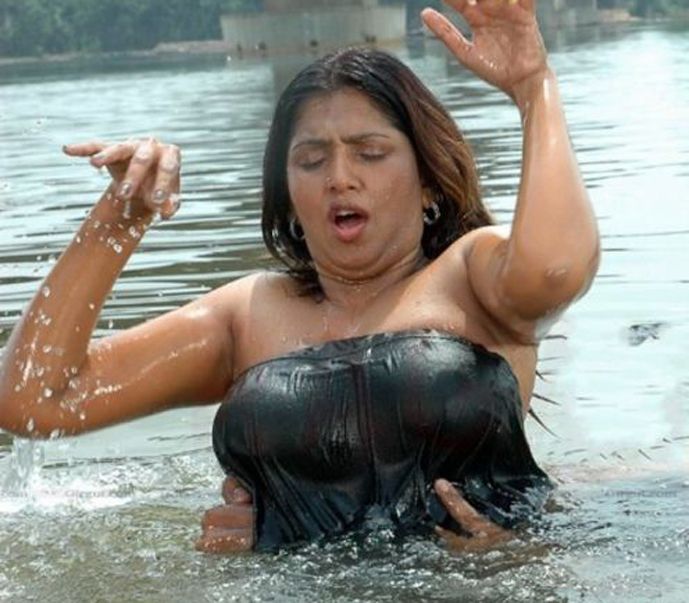 Geli Bhabi Wet Look