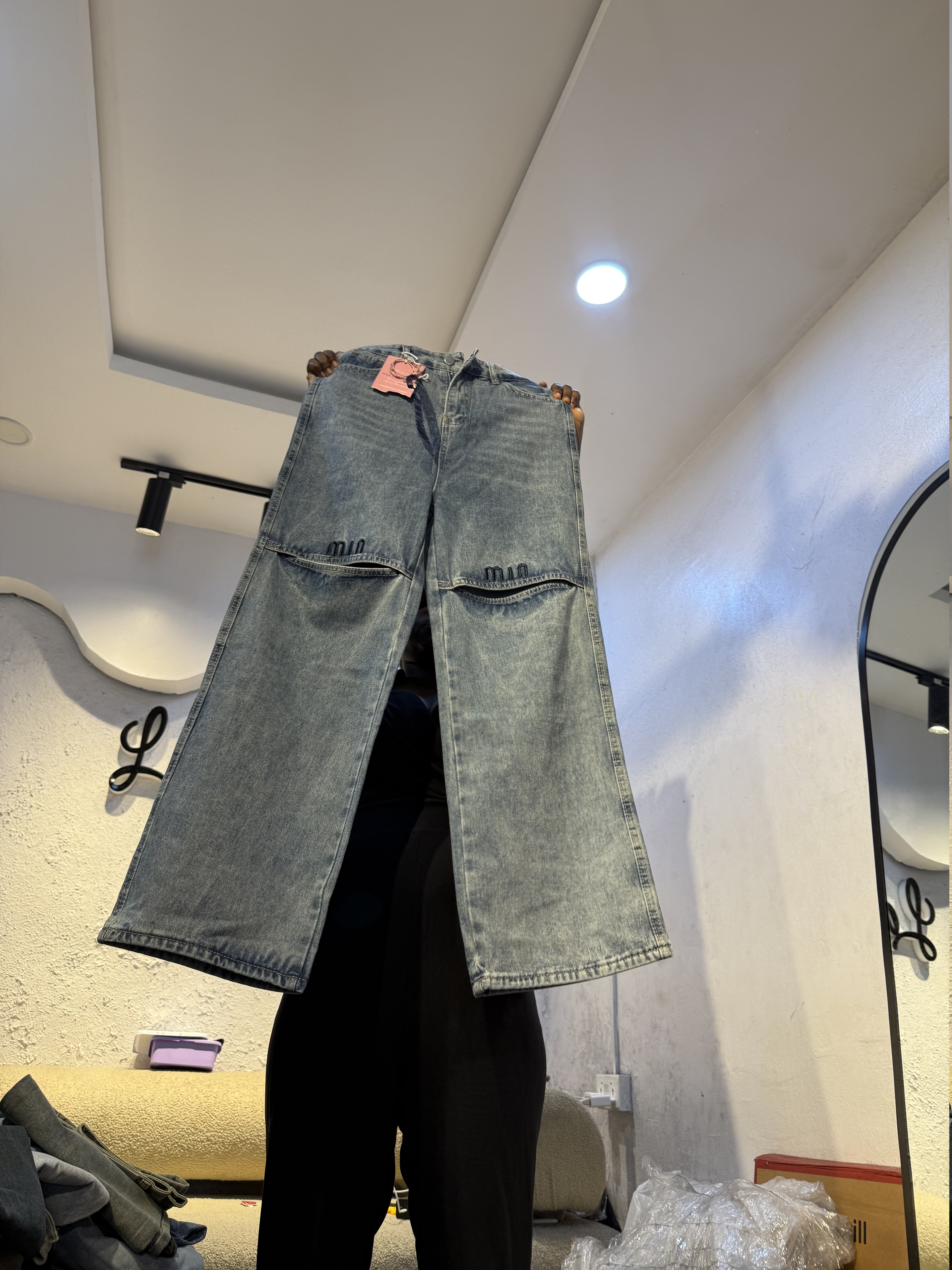 Waist 28