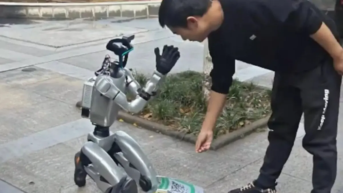 Roboți umanoizi cerșesc pe străzile din China într-un experiment ciudat