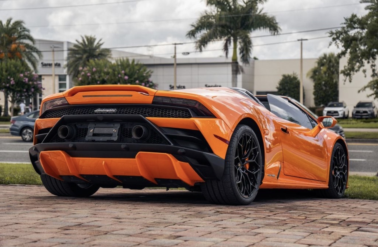 Lamborghini Huracan Evo Spyder photo 2
