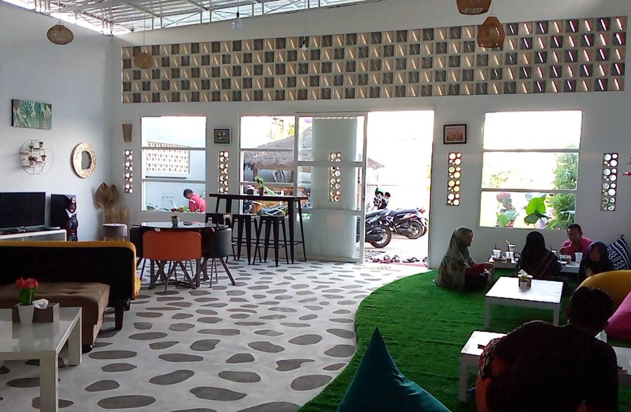Stop Sini Cafe