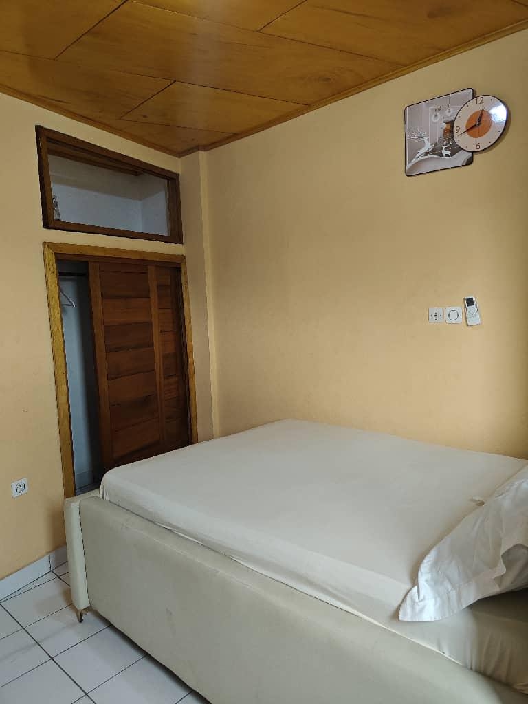Chambre meublée à louer à Douala - 25000 FCFA/Nuit