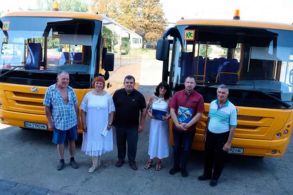 Попельнастівська громада придбала два нові шкільні автобуси