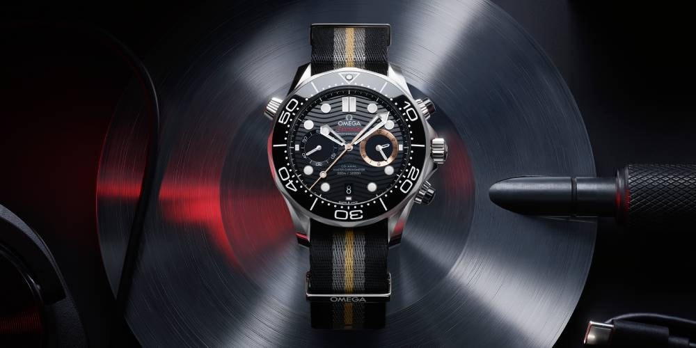 OMEGA Prezentuje Nowy Zegarek “007 First Light” – Połączenie Gier i Stylu