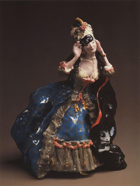 Дама снимающая маску 1906