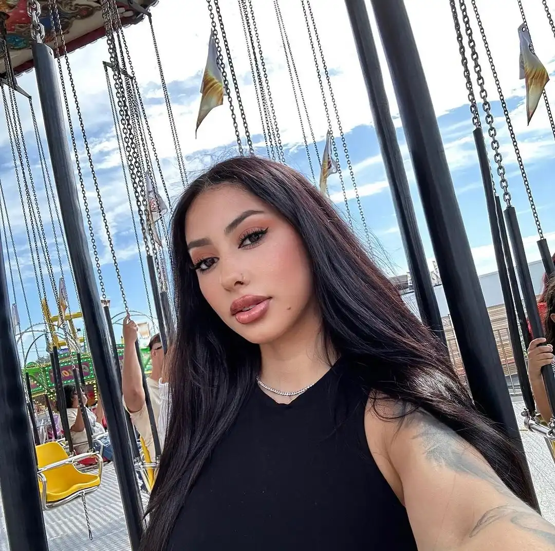 Maria Agredano Wallpapers Insta FIt Bio (4)