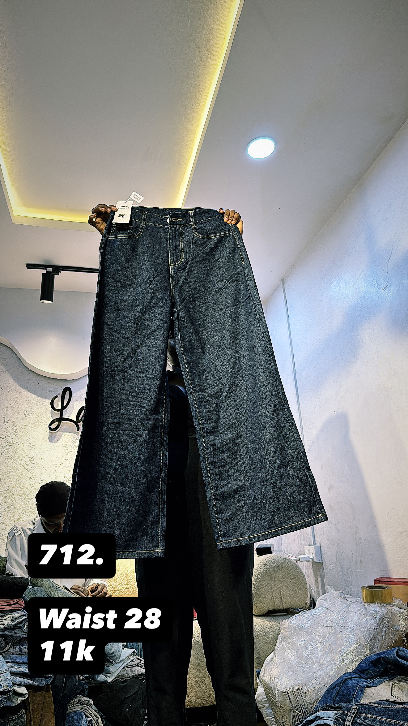 Waist 28