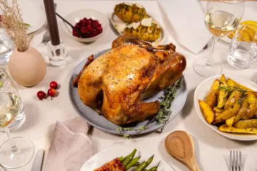 Weide Kalkoen - Caringa Light Bronze van Anton's boerderij in Rijkevoort-Grutto Kerstkalkoen weegt 4-4,5KG-10 pers- www.Vleeskopenbijdeboer.nl