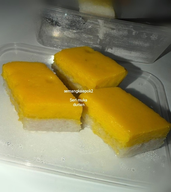 ٣