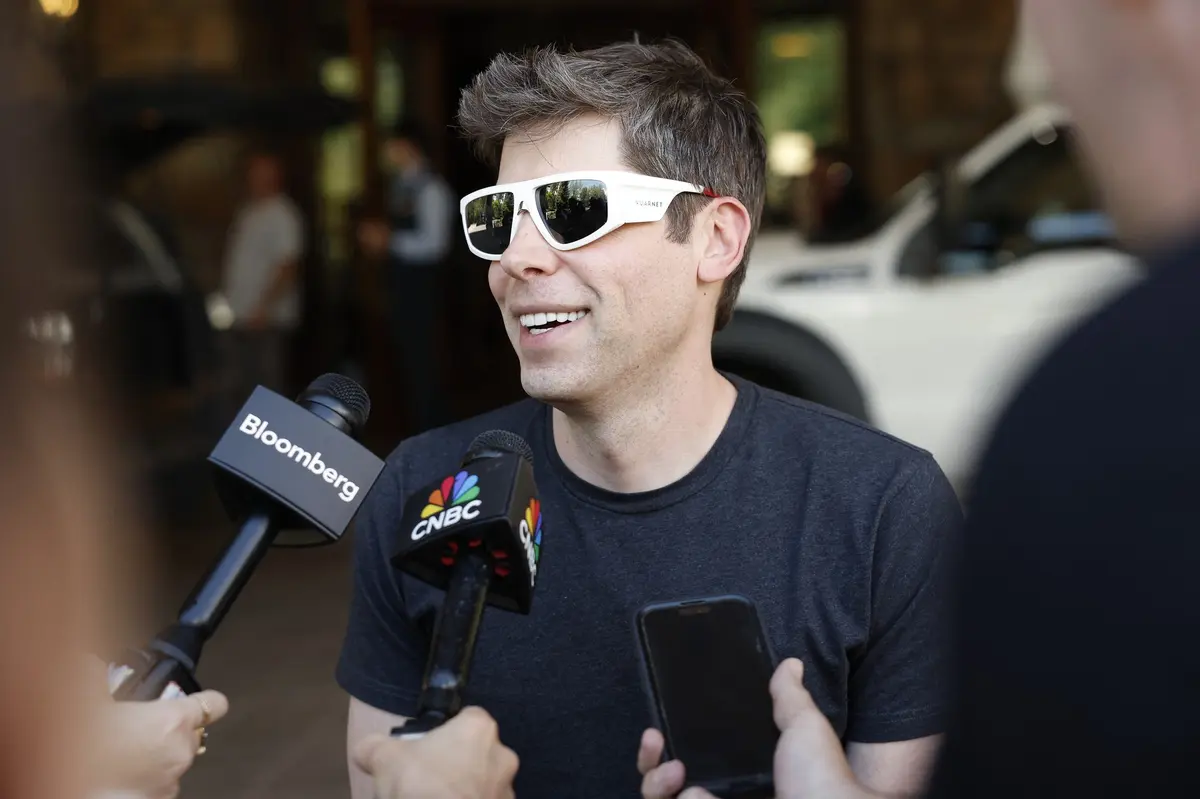 Sam Altman: Șeful OpenAI, criticat pentru sfaturile parentale cu AI