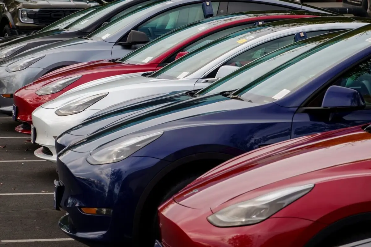 Europeans Flock Back to Tesla