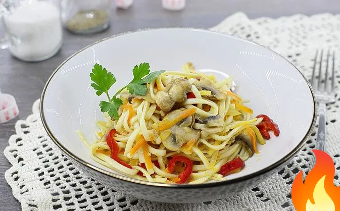 Постер Лапша удон с фаршем и грибами