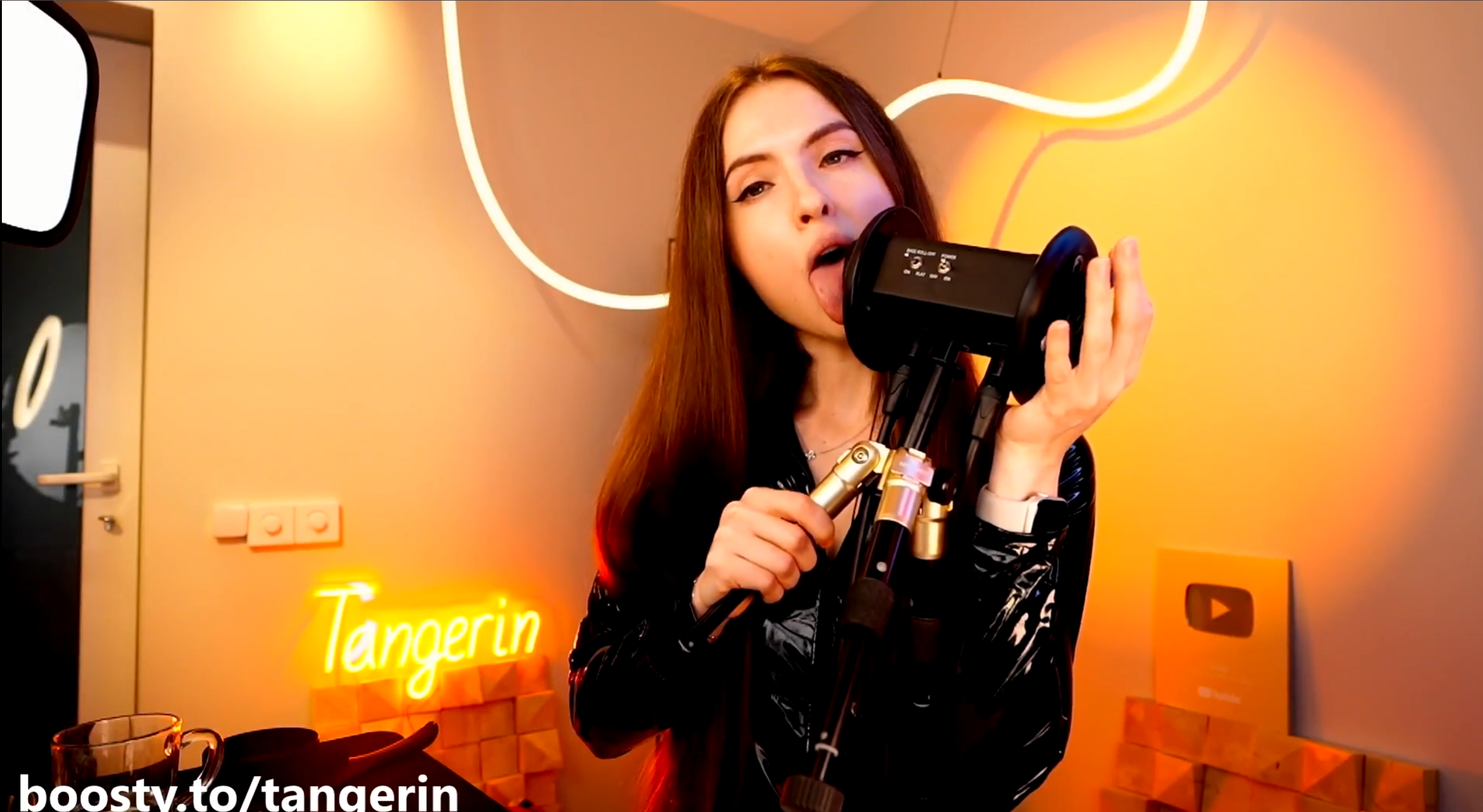 Latex Ear Licking [ Tangerin ]