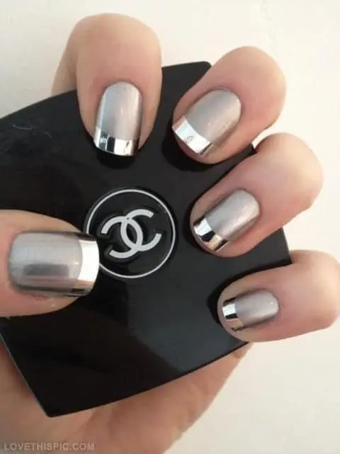 Modele de unghii argintii pentru un look modern și îndrăzneț