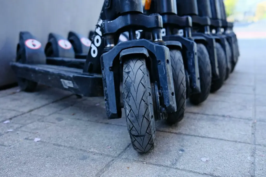 Trotinetele electrice, mai periculoase decât motocicletele