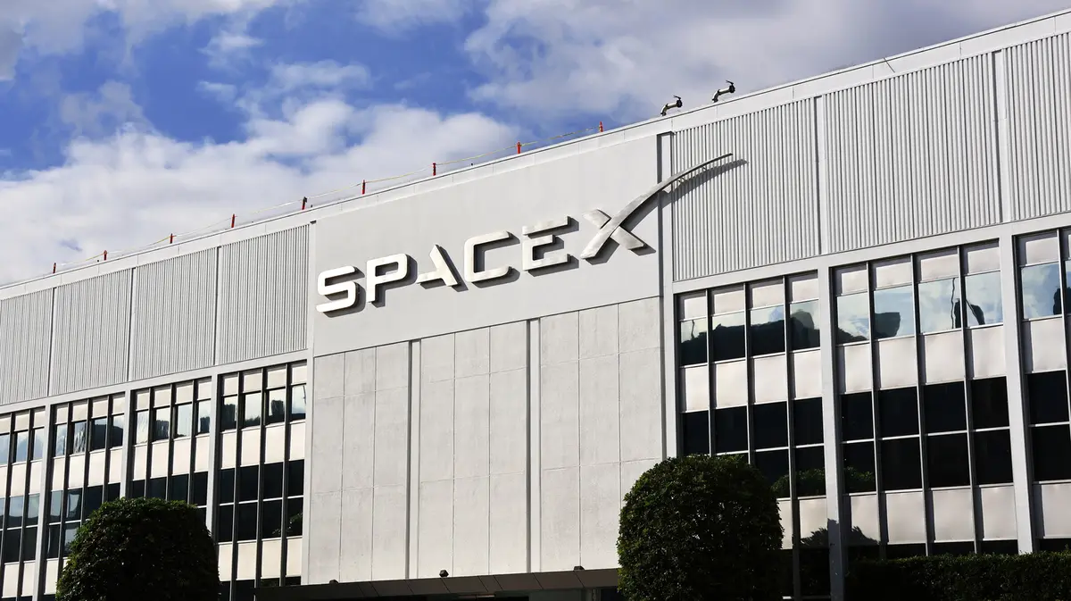 SpaceX Handheld AI Device Rumors Denied by Musk