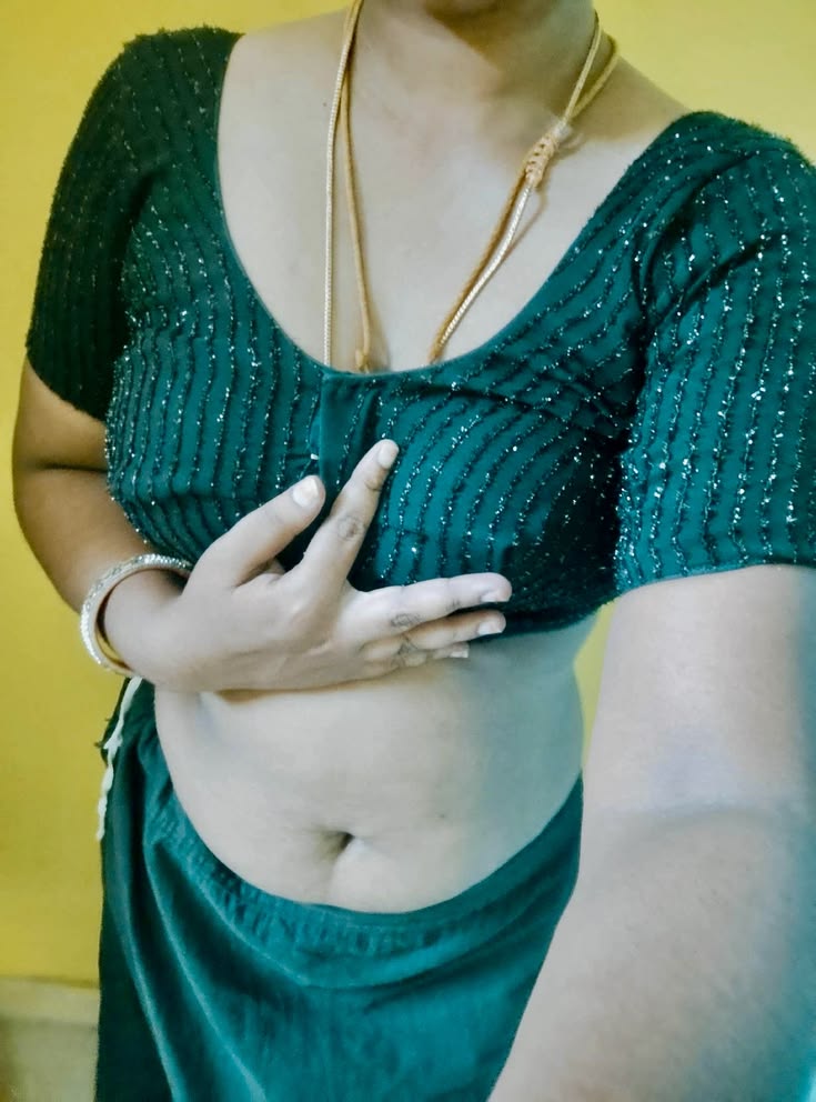Desi Girl Navel Close Up